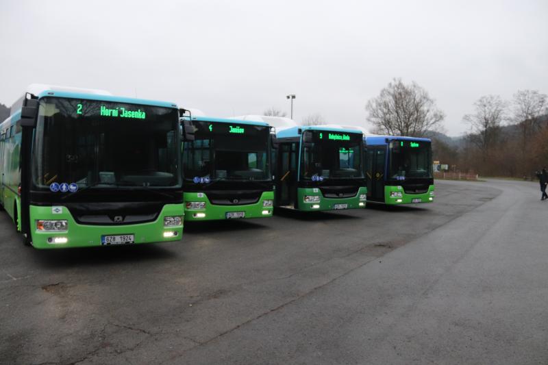 ČSAD Vsetín představila flotilu nových ekologických autobusů