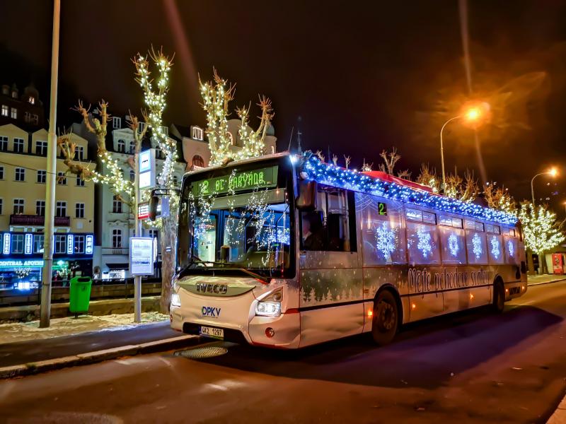 Kde jezdí nejhezčí vánoční trolejbus a tramvaj?