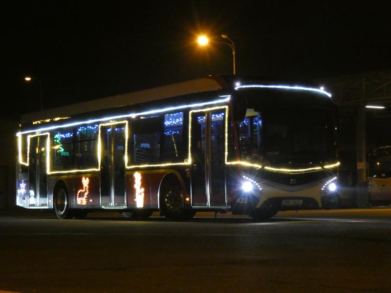 Kde jezdí nejhezčí vánoční trolejbus a tramvaj?