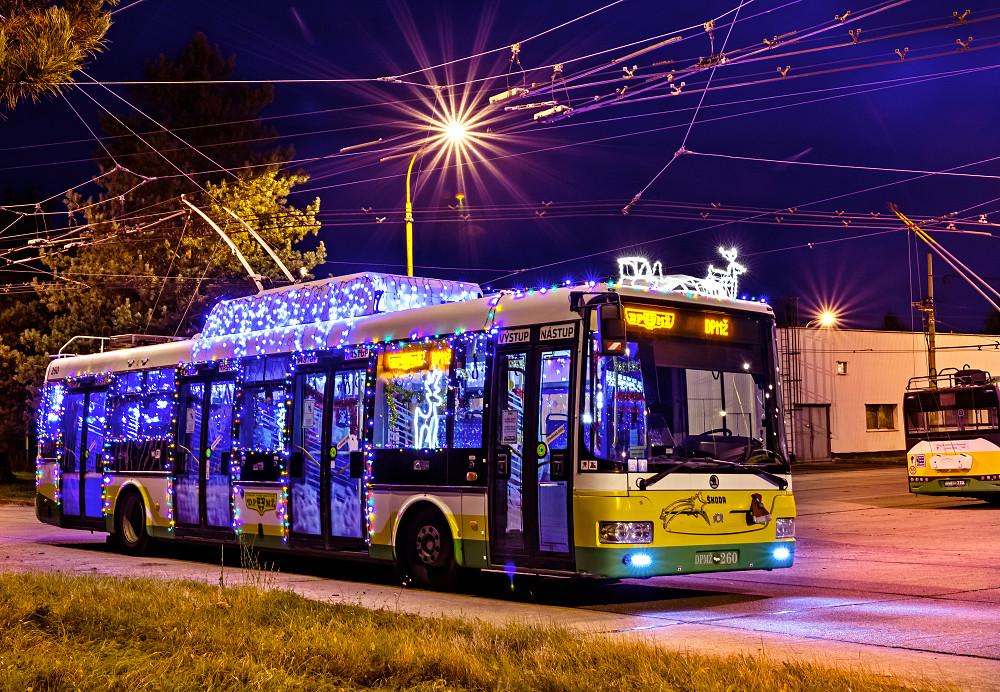 Nejhezčí vánoční trolejbus vypravili v roce 2020 v Žilině 