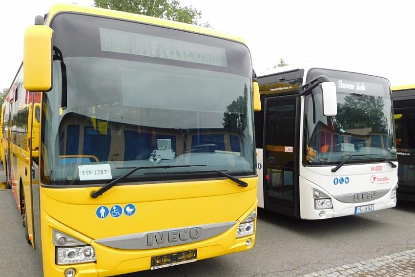 Na příměstských linkách na Rožnovsku a v okolí Valašského Meziříčí vyjely nové autobusy 