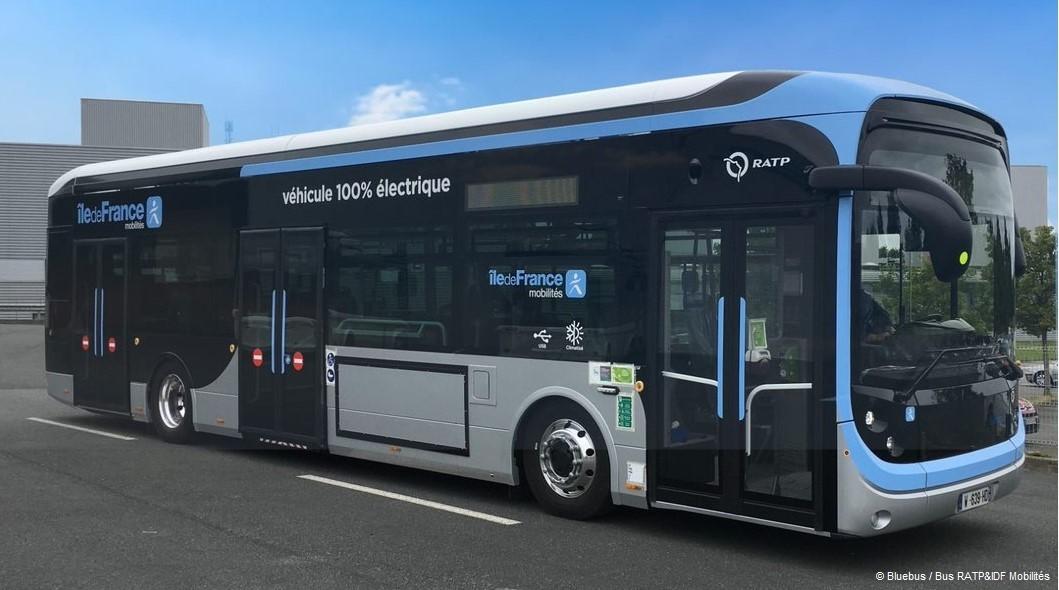 Více než 100 elektrických autobusů Bluebus objednaných pro Pařížskou metropolitní oblast 
