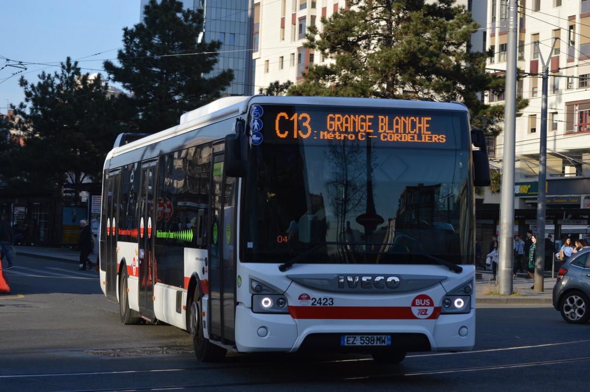 Lyon rozšiřuje trolejbusový systém, první LighTram 19 od HESS je v provozu