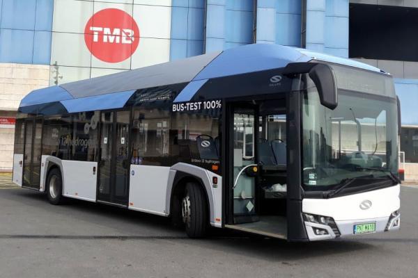 TMB Barcelona poptává 210 elektrických a hybridních autobusů