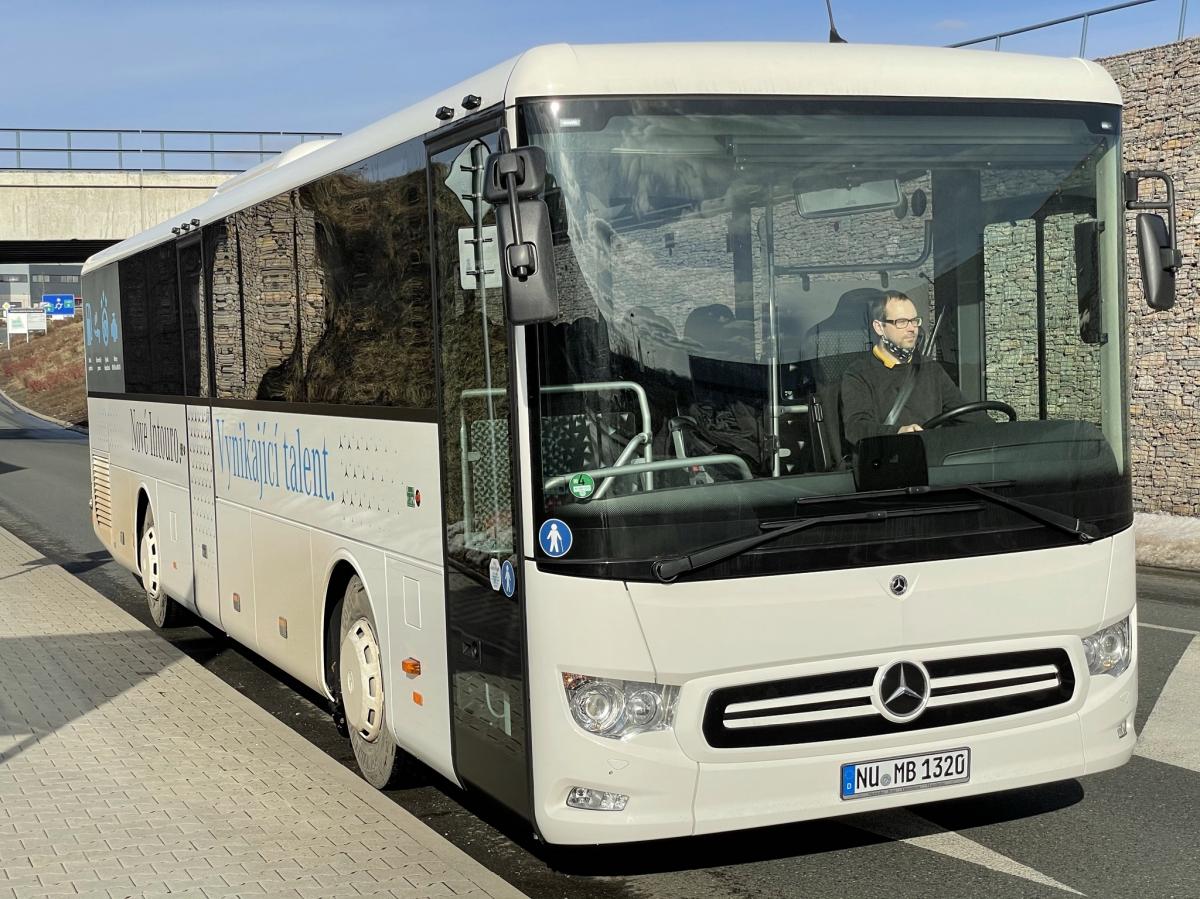 Nový Mercedes-Benz Intouro získal ve Španělsku 'Touring Coach 2021', ukázal se i v Čechách