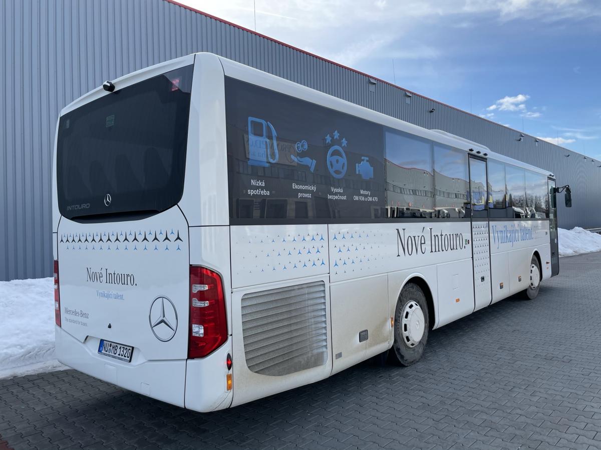 Nový Mercedes-Benz Intouro získal ve Španělsku 'Touring Coach 2021', ukázal se i v Čechách