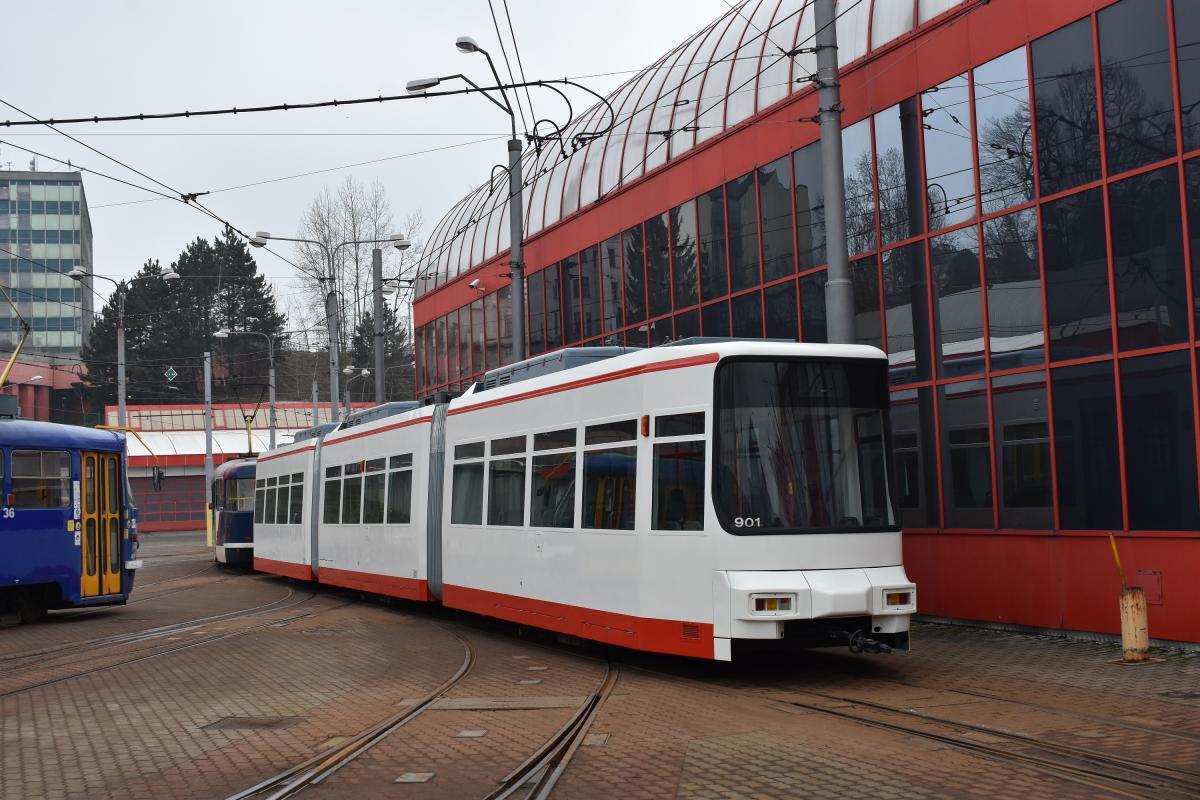Liberec opustila první modernizovaná tramvaj GT6M 