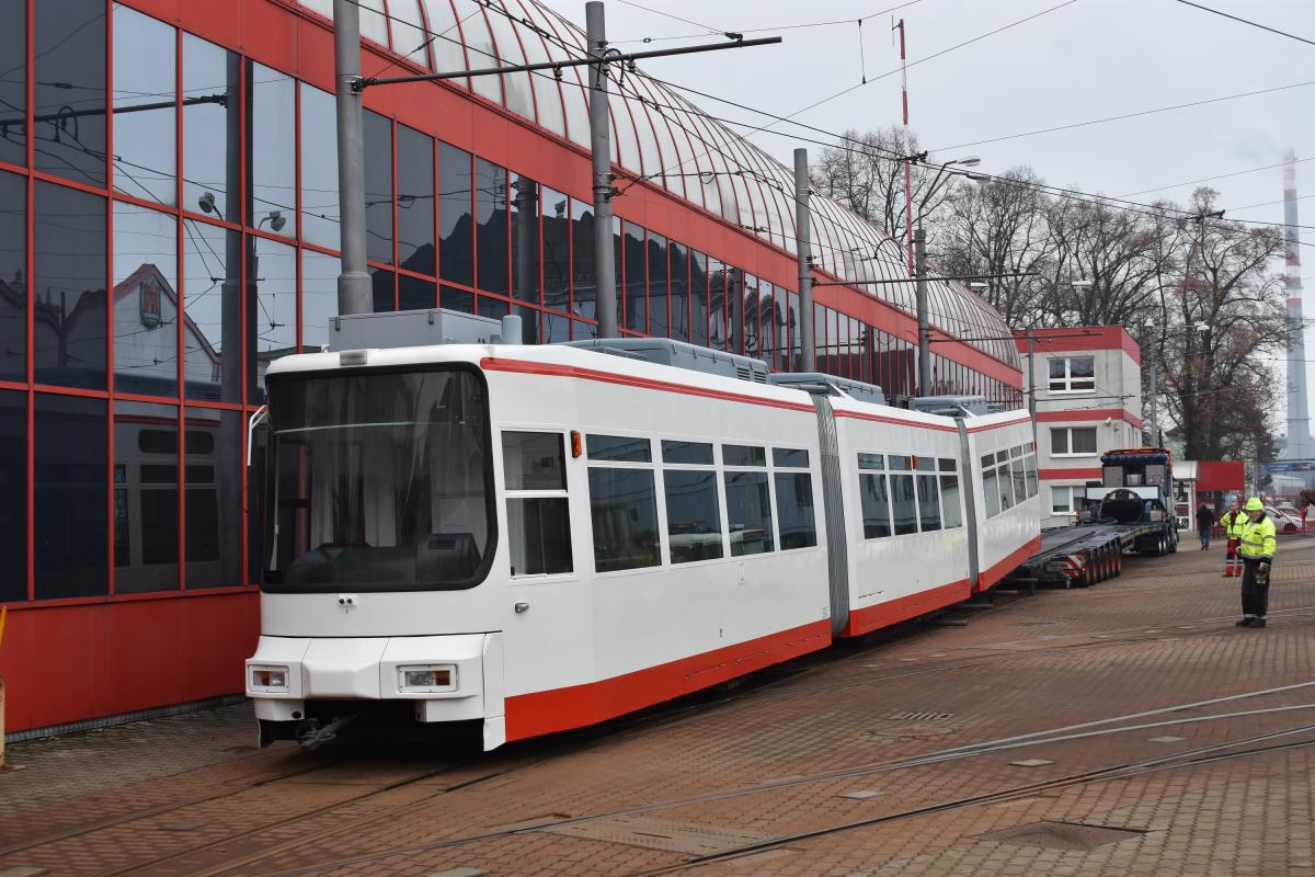Liberec opustila první modernizovaná tramvaj GT6M 