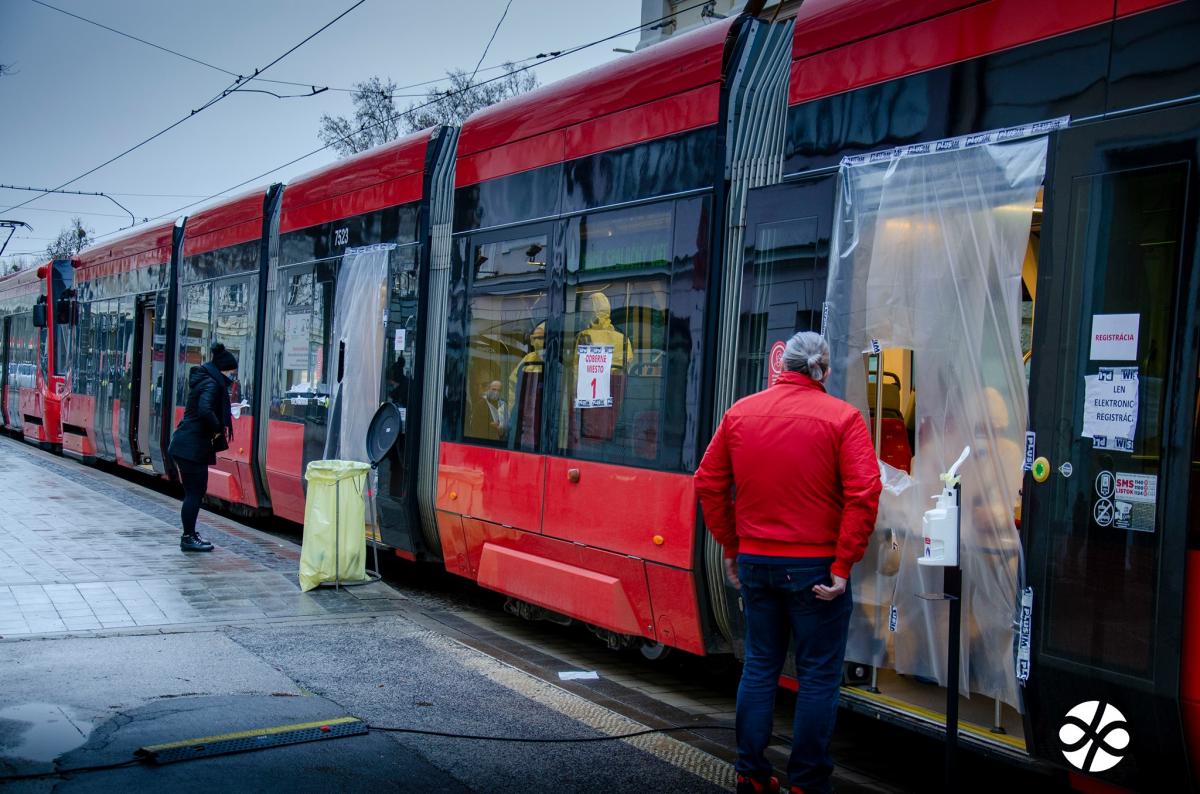 Řidiči bratislavského dopravního podniku získají přednostně očkování