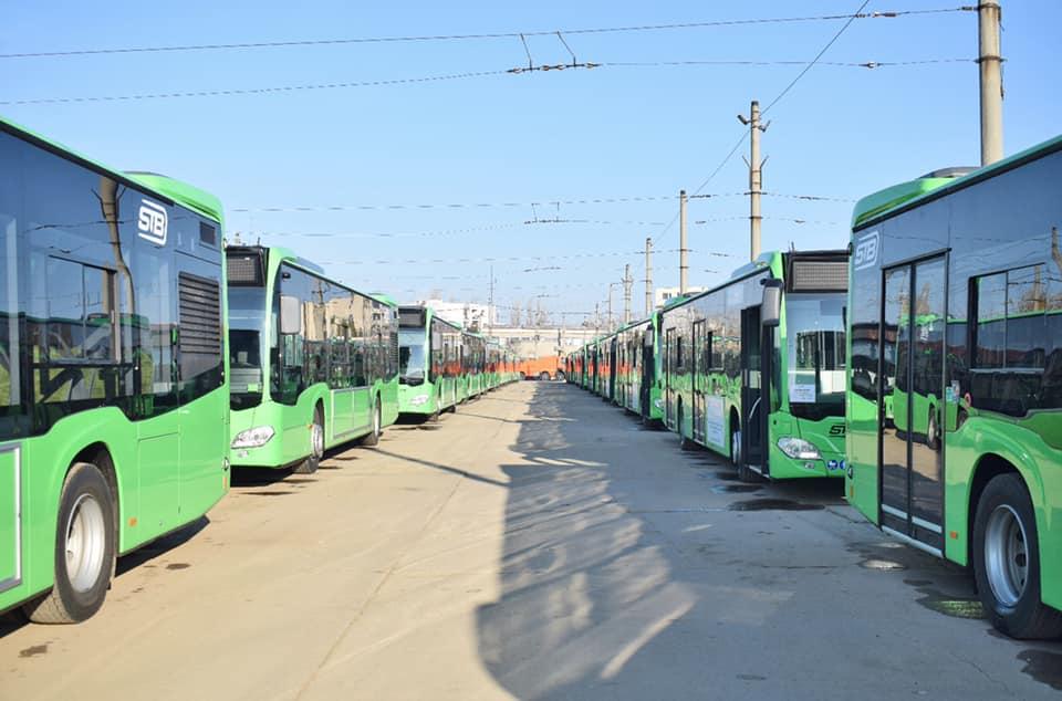 Hybridní autobusy Mercedes s panely Bustec v Rumunsku 