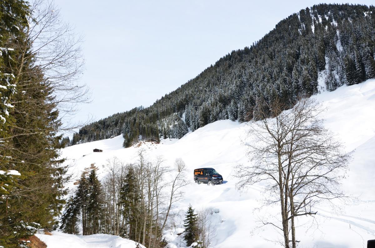 Off-road od MAN má místo pneumatik "housenky"