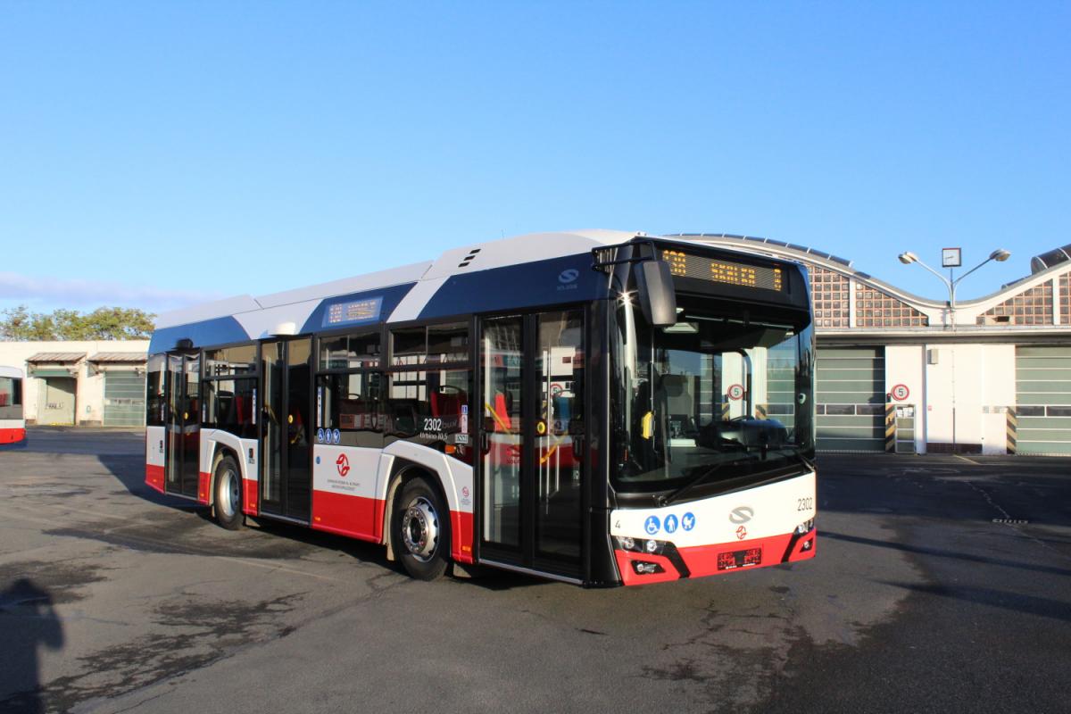 Pražský dopravní podnik objednal další autobusy Urbino 10,5