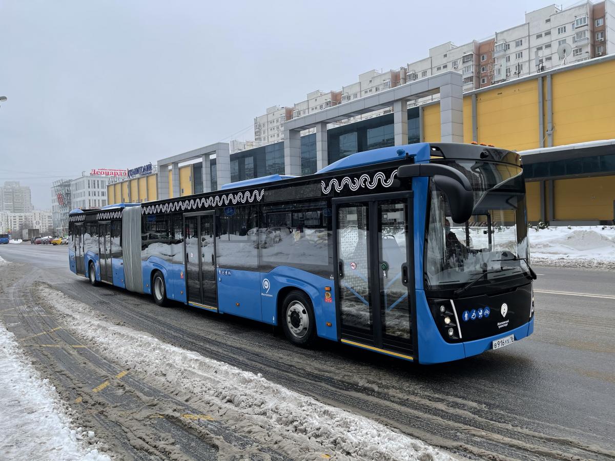 KAMAZ testoval v Moskvě XXL autobus