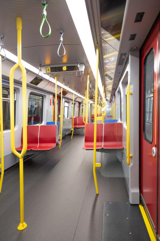 Vlak automatického metra ve Vídni už svezl první cestující