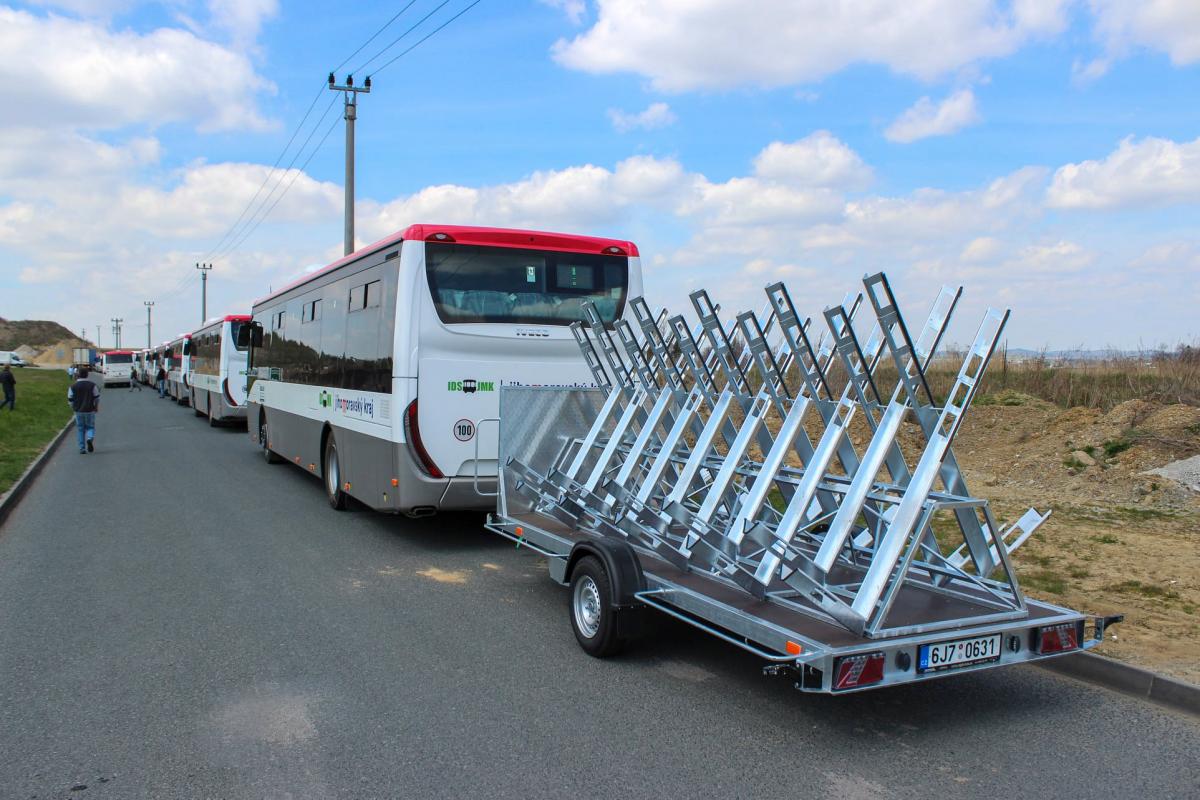 Na linku Brno - Jedovnice vyjel na Prvního máje nový dopravce i autobusy