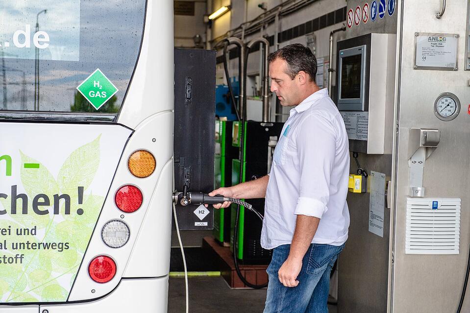 Bezemisní autobusy: zvolit bateriový nebo vodíkový pohon?