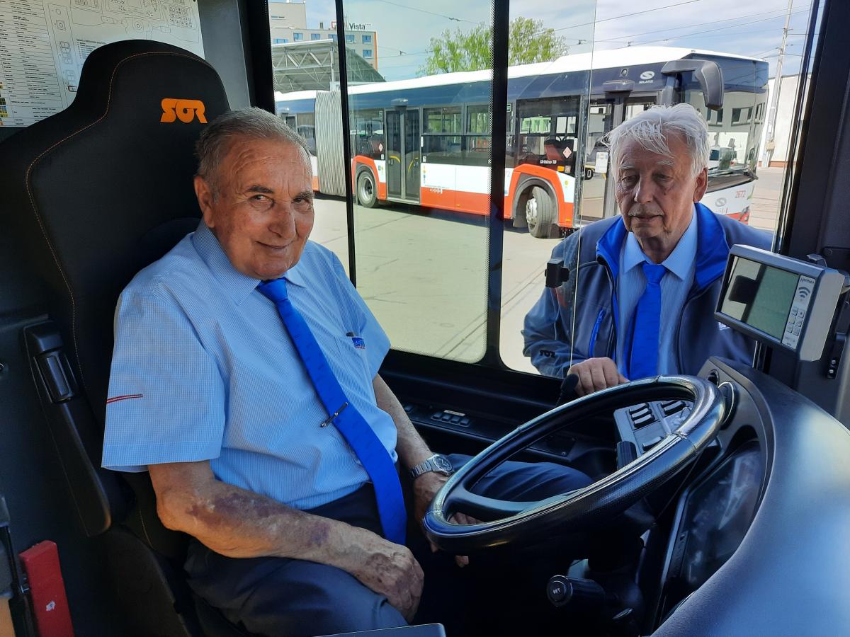 50 let za volantem autobusu v Brně