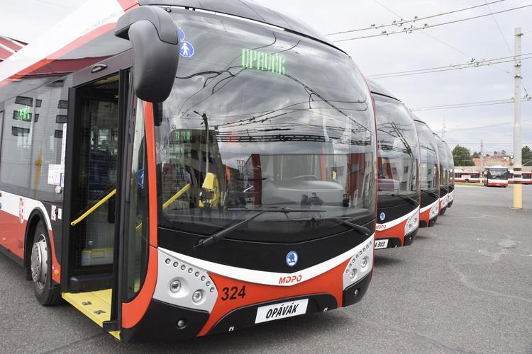 Pětice nových trolejbusů v Opavě má jména