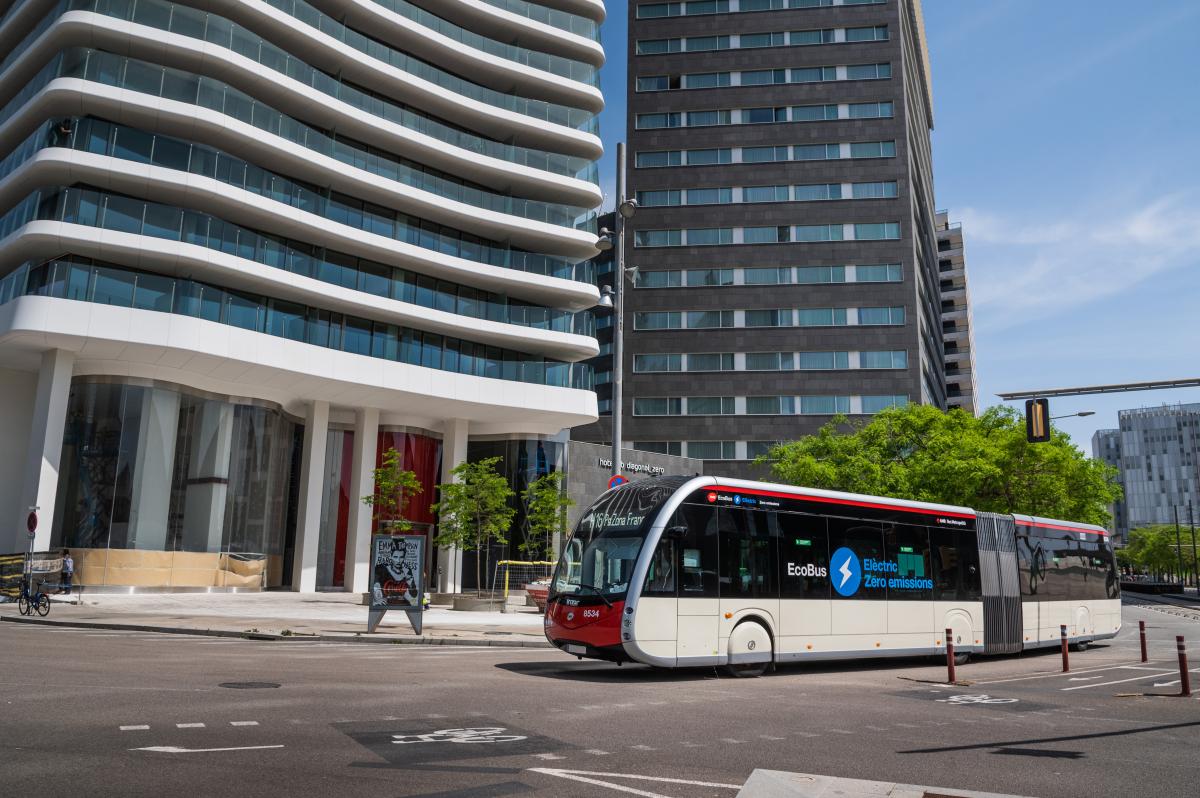 Barcelona má v centru první plně elektrifikovanou linku