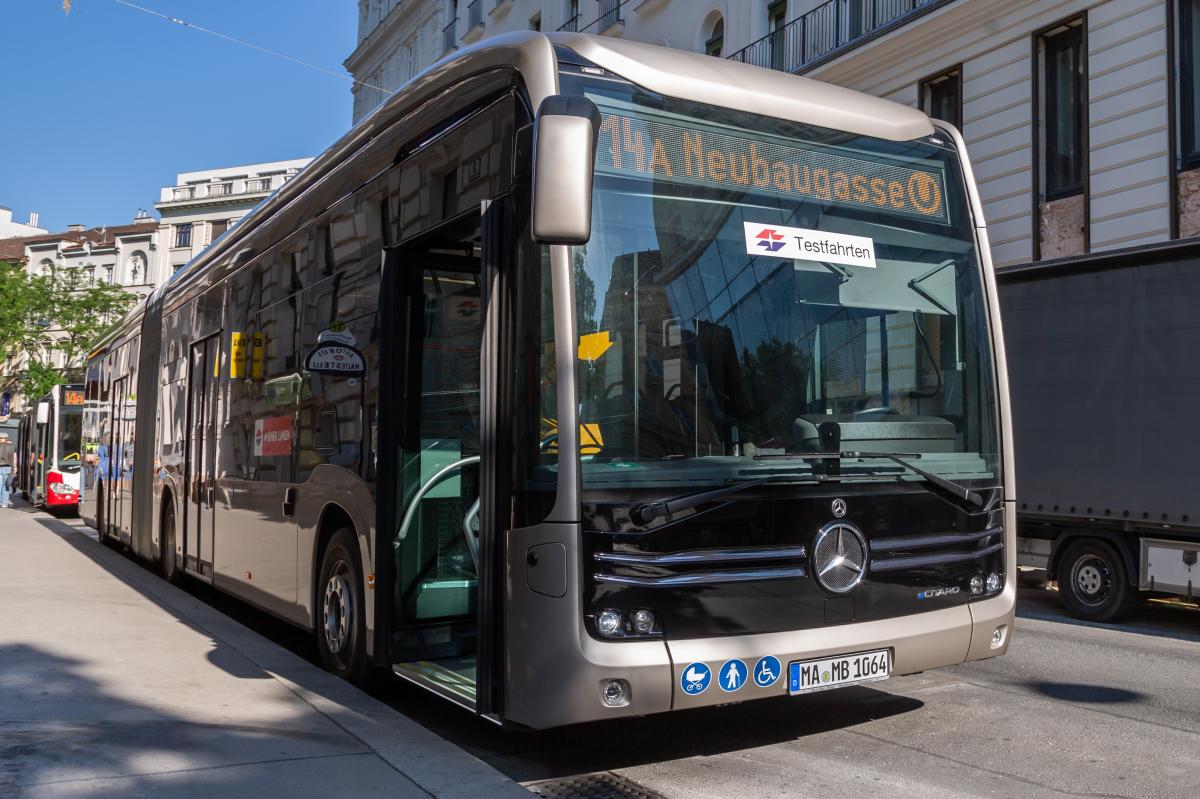 Kloubový elektrobus poprvé ve Vídni