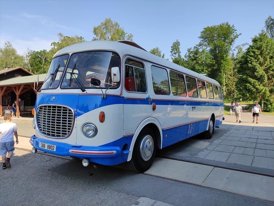 Ze sobotní autobusové Lužné