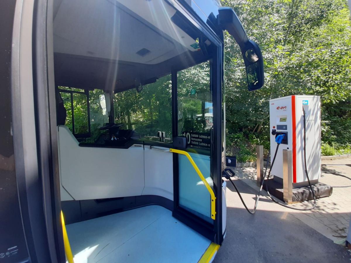 V Táboře vyzkoušeli elektrický autobus od Scania 