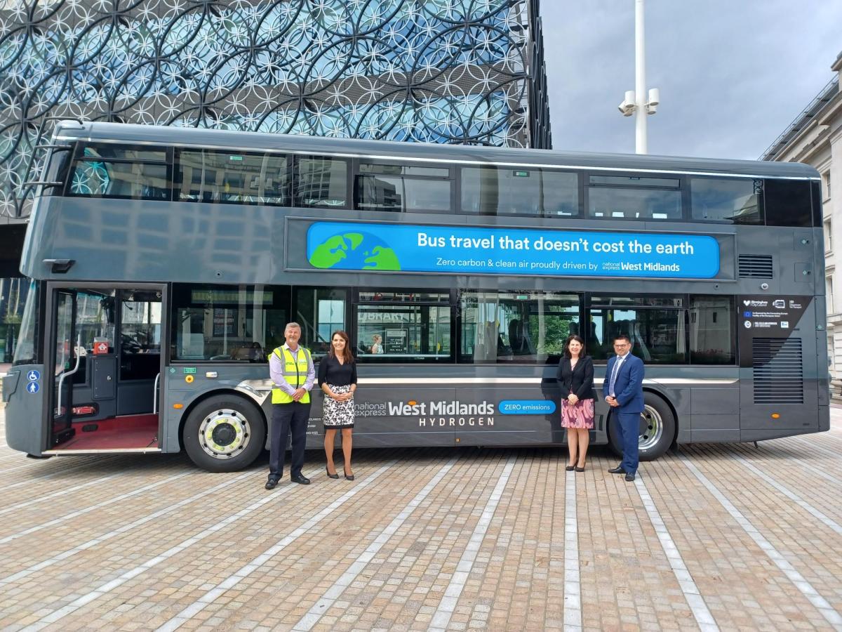První autobus na vodík v Birminghamu