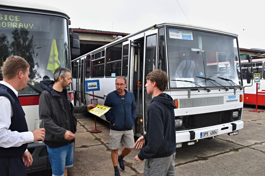 Bývalé plzeňské autobusy se sjely do Strašic