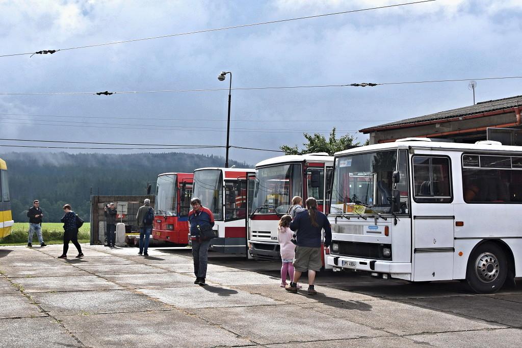 Bývalé plzeňské autobusy se sjely do Strašic