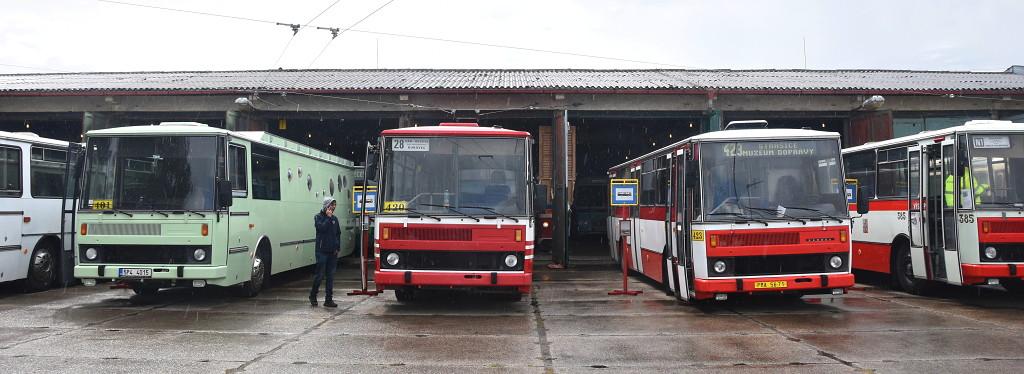 Bývalé plzeňské autobusy se sjely do Strašic