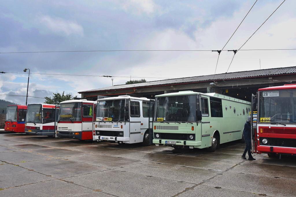 Bývalé plzeňské autobusy se sjely do Strašic