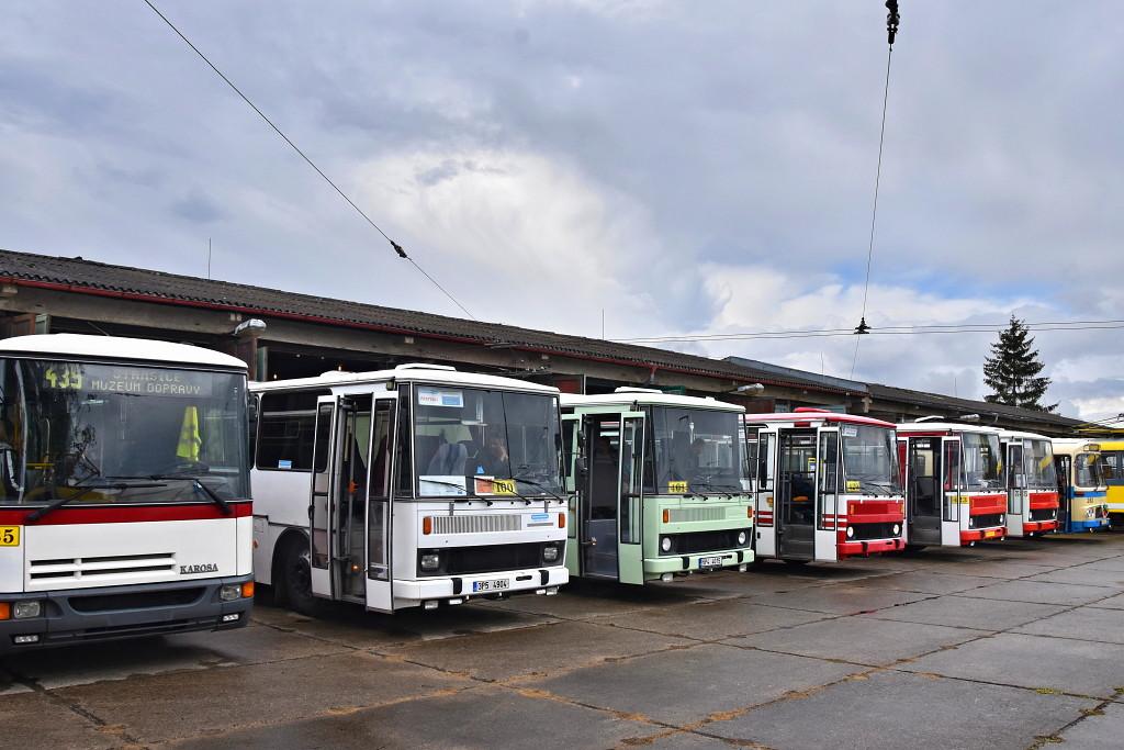 Bývalé plzeňské autobusy se sjely do Strašic