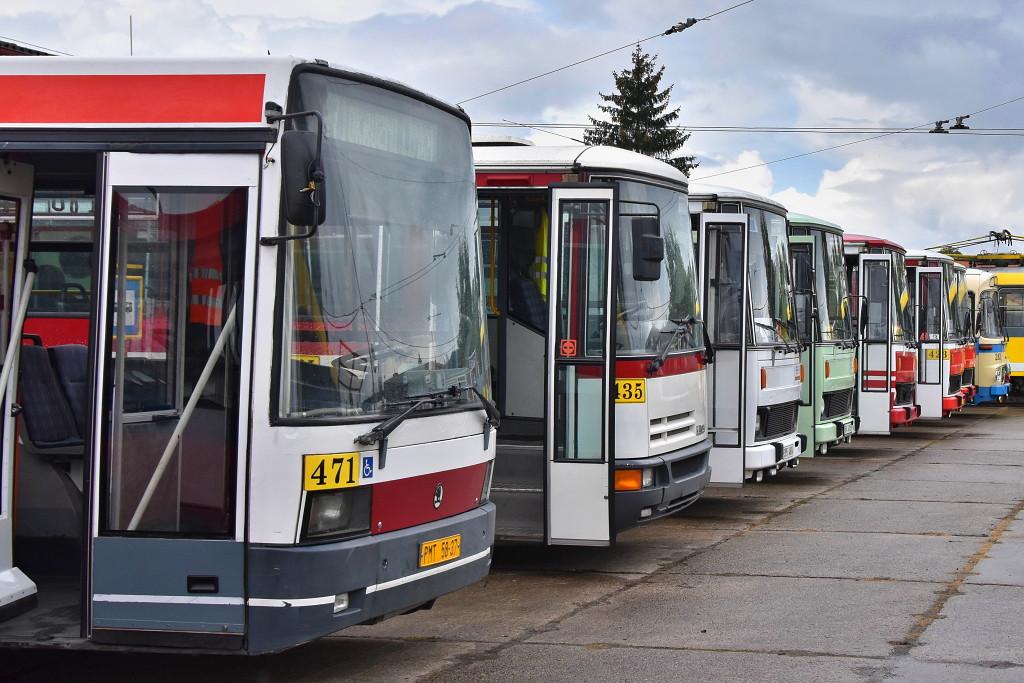 Bývalé plzeňské autobusy se sjely do Strašic