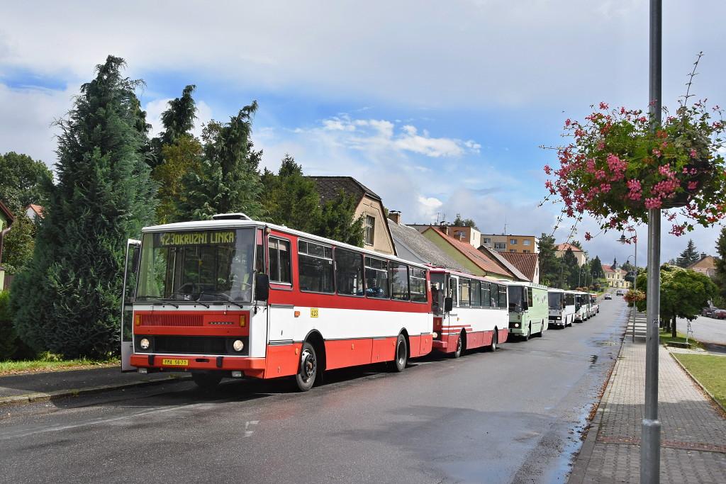 Bývalé plzeňské autobusy se sjely do Strašic