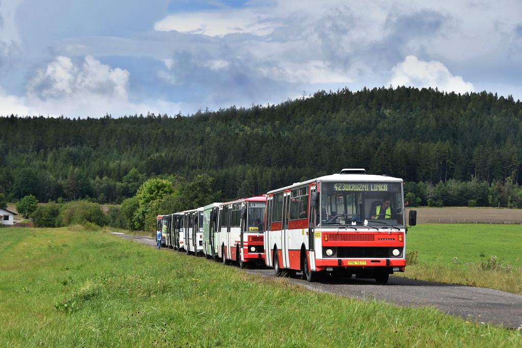 Bývalé plzeňské autobusy se sjely do Strašic