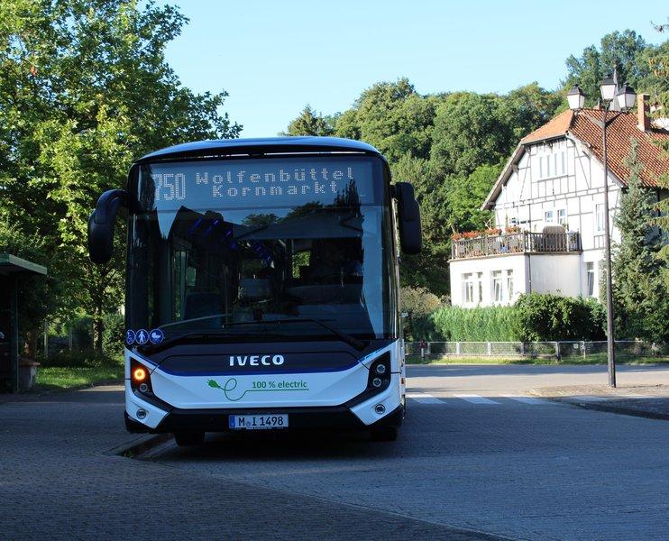 Autobus na baterie ujel v Německu 543 kilometrů