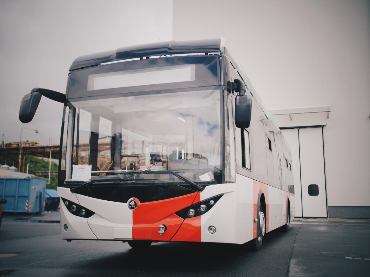 Elektrobus Škoda E’CITY pro Prahu zítra vyjede na první zkušební jízdy v Plzni