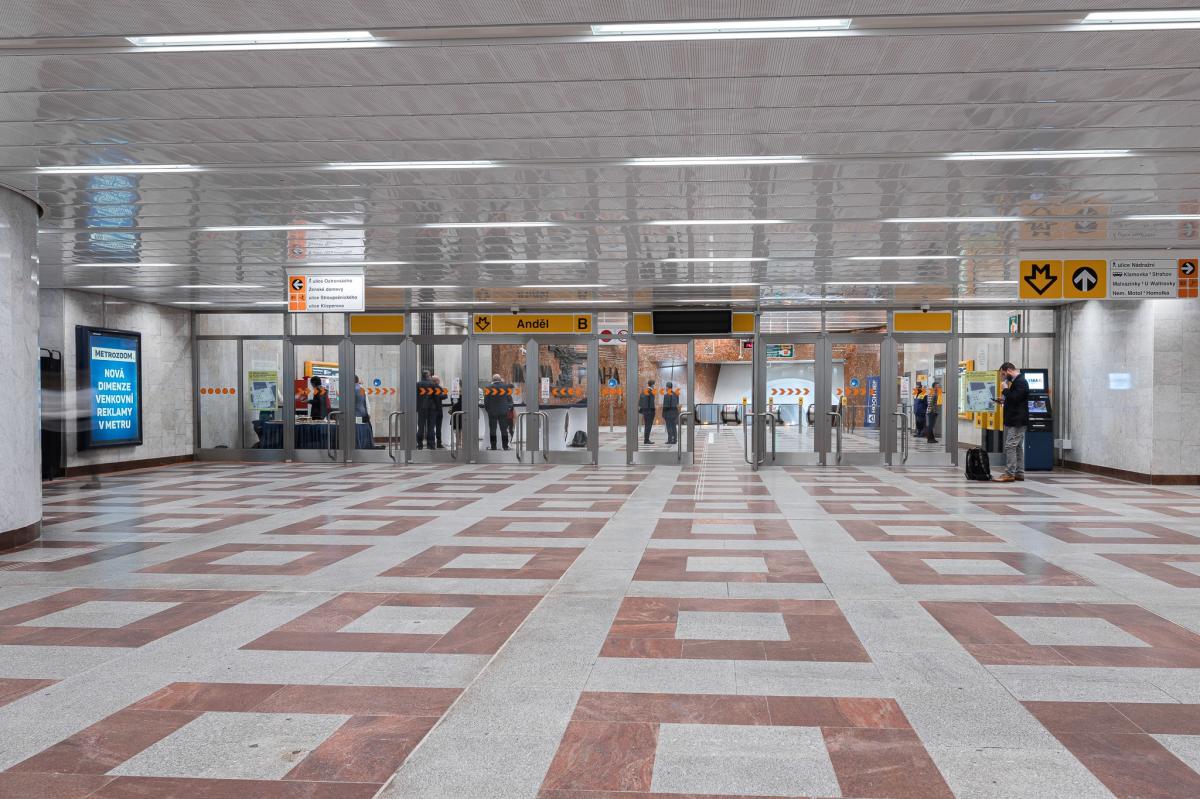 Cestující mohou v Praze opět využívat vestibul metra Na Knížecí