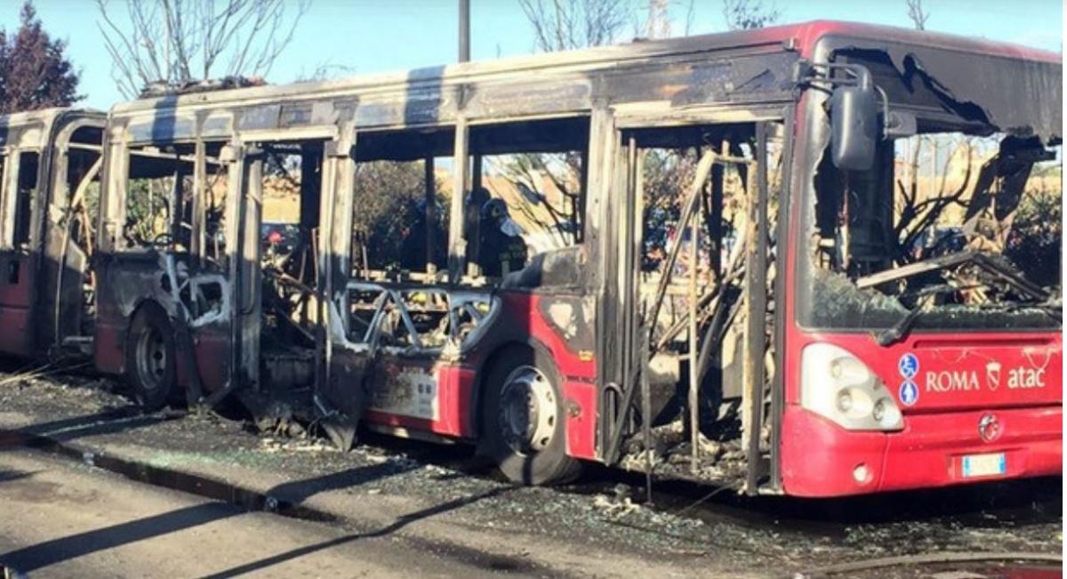 V Římě za posledních 5 let hořelo 250 autobusů