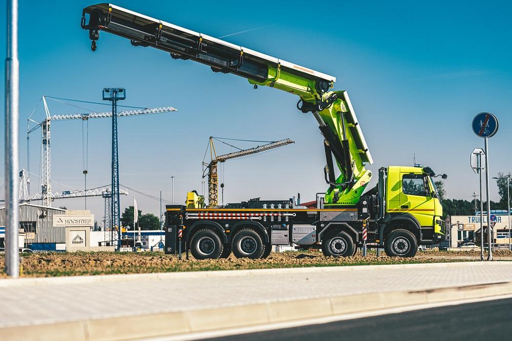 HCS Centrum a Volvo Trucks předaly pražskému dopravnímu podniku nové pohotovostní vozidlo Volvo FMX