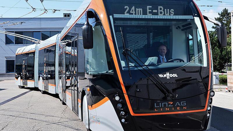 Paříž připravuje BRT linky a poptává tříčlánkové trambusy