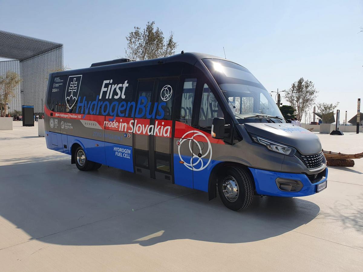 Rošero představuje na EXPO v Dubaji vodíkový autobus