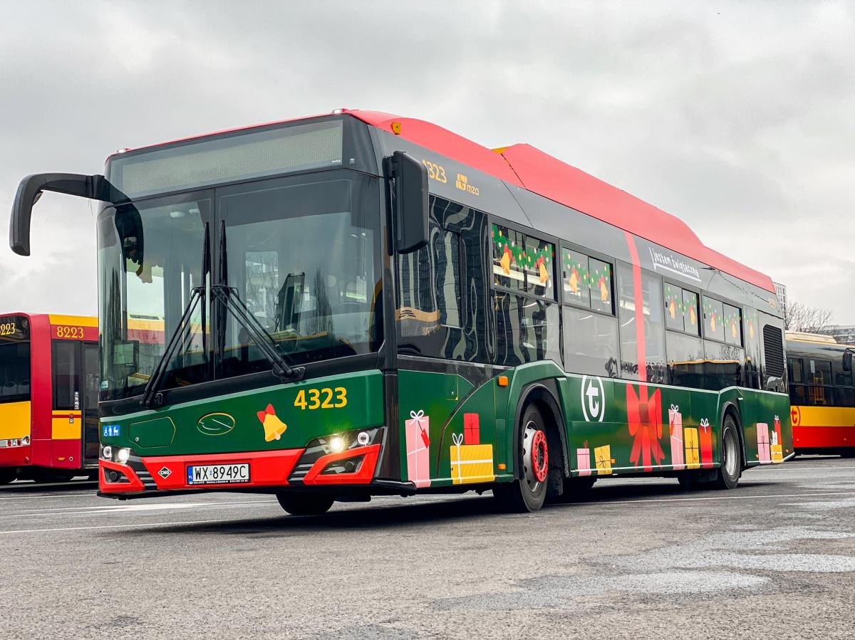 Vánoční tramvaje, autobusy a trolejbusy rozsvítily ulice