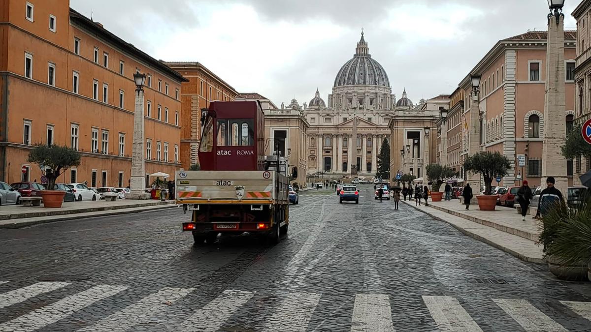 Jesličkový autobus ATAC ve Vatikánu