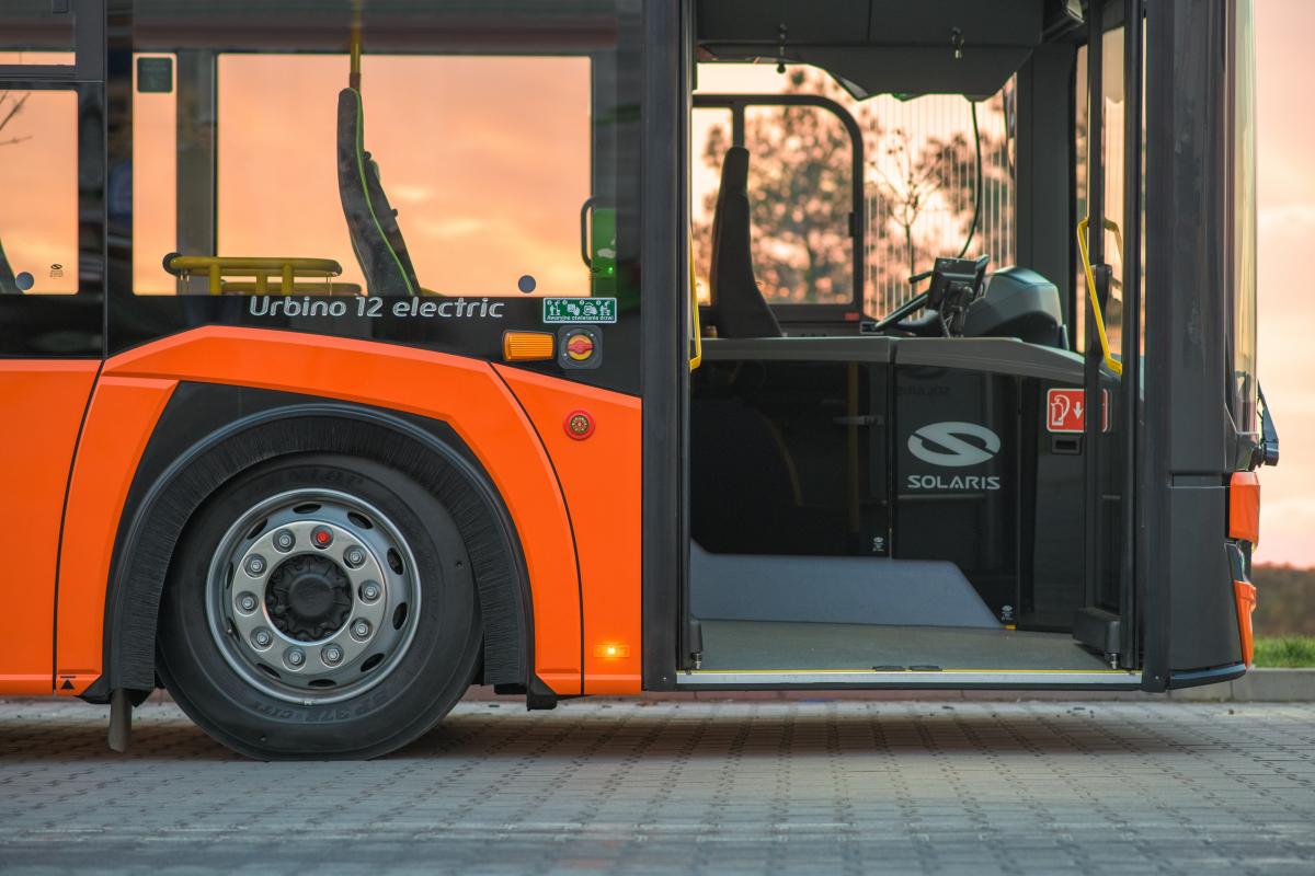 Elektrické autobusy Solaris svezou další děti do školy