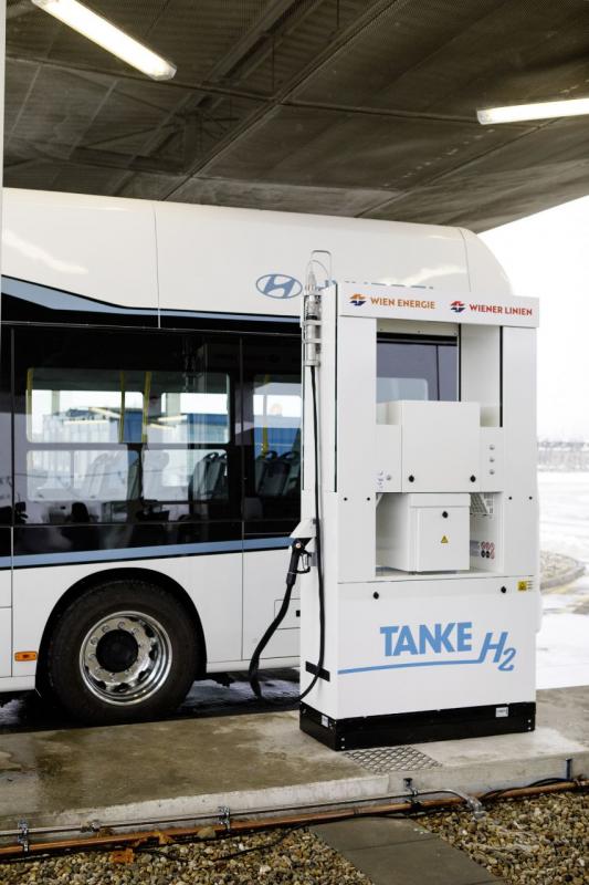 Vodíkový autobus a první čerpací stanice ve Vídni