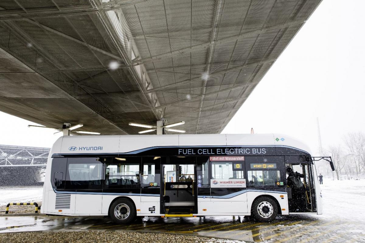 Vodíkový autobus a první čerpací stanice ve Vídni