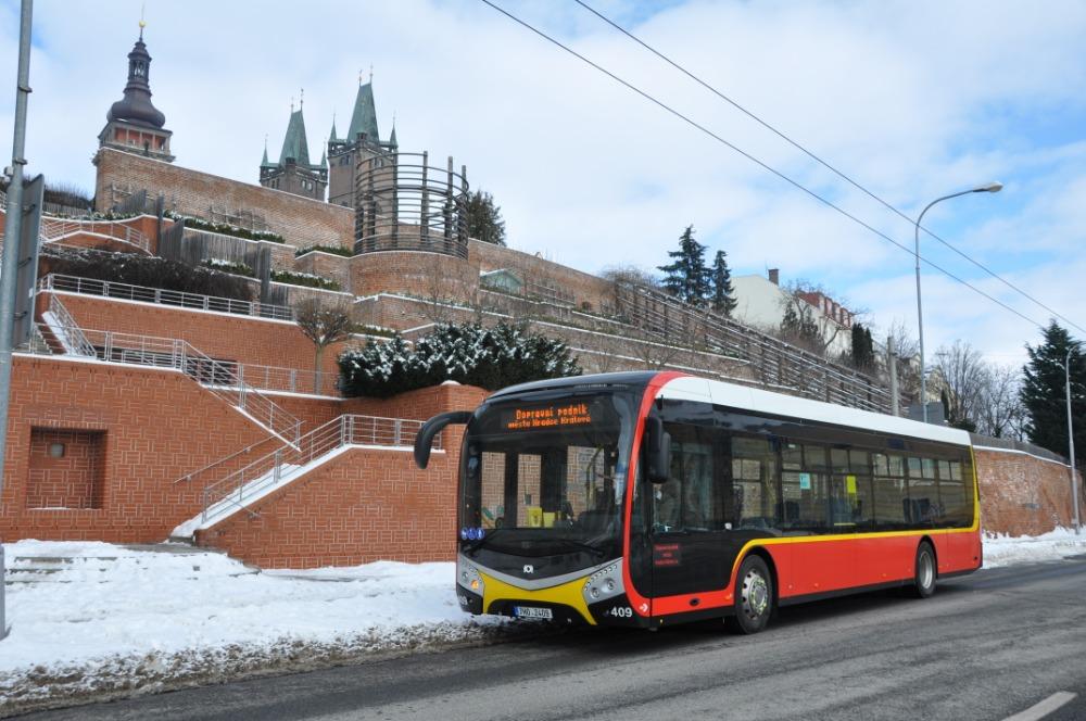 Za tři a půl roku elektrobusy SOR NS 12 ujely v Hradci Králové tři miliony kilometrů 