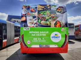 Reklama na autobusech je zdrojem příjmů, kraje ji však většinou odmítají