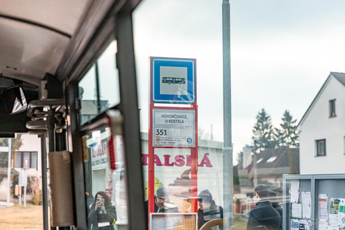 Před 30 lety vyjely první příměstské autobusové linky do okolí Prahy